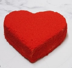 4-5 Kişilik Yaş Pasta - Kırmızı Kalp ve Lezzet Dengesi
